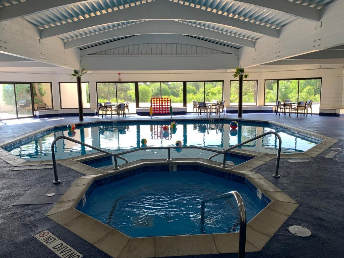 Radisson Hotel Detroit-ファーミントンヒルズ エクステリア 写真