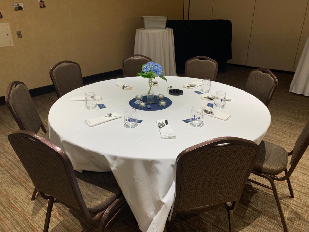 Radisson Hotel Detroit-ファーミントンヒルズ エクステリア 写真