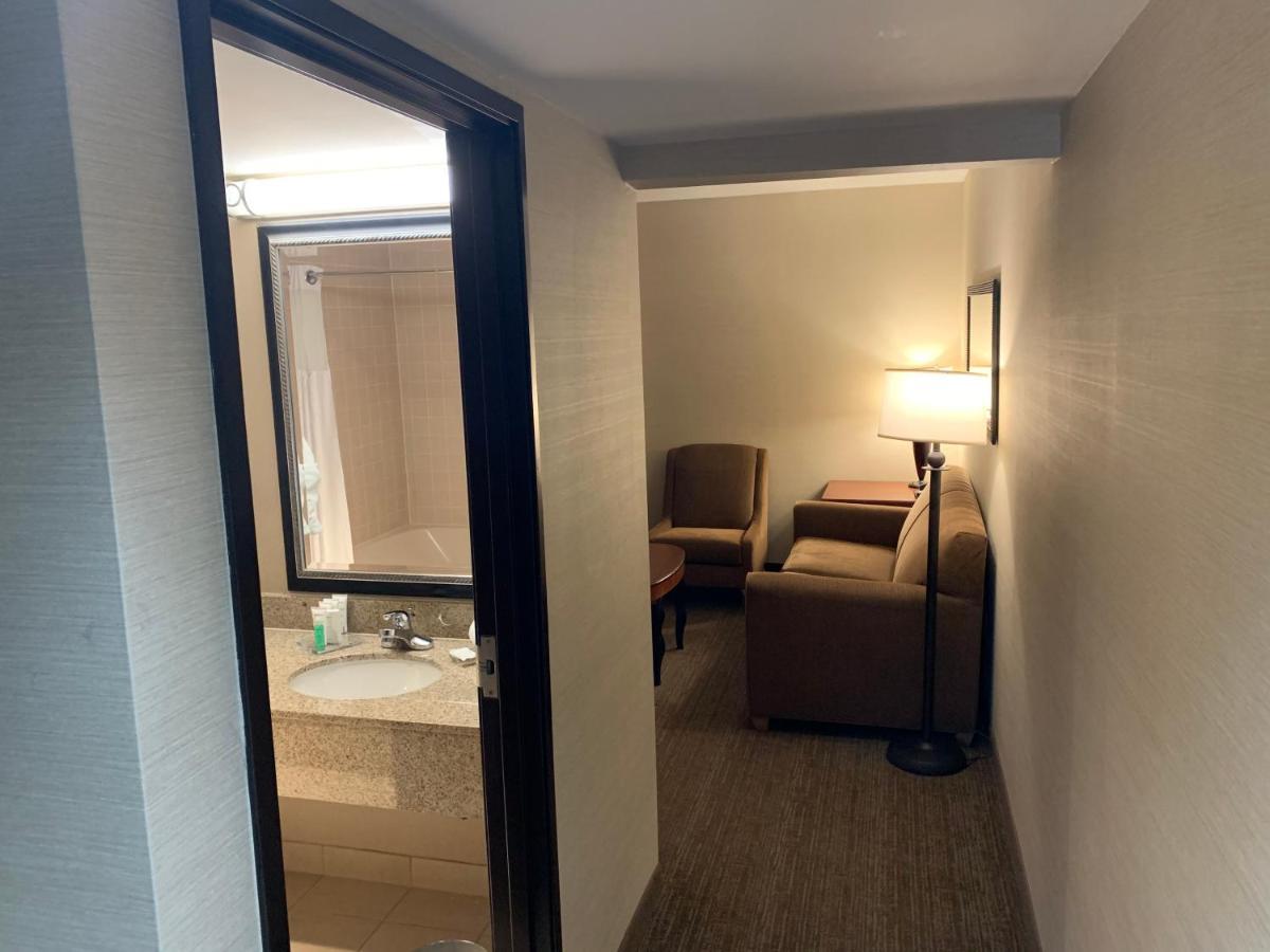 Radisson Hotel Detroit-ファーミントンヒルズ エクステリア 写真