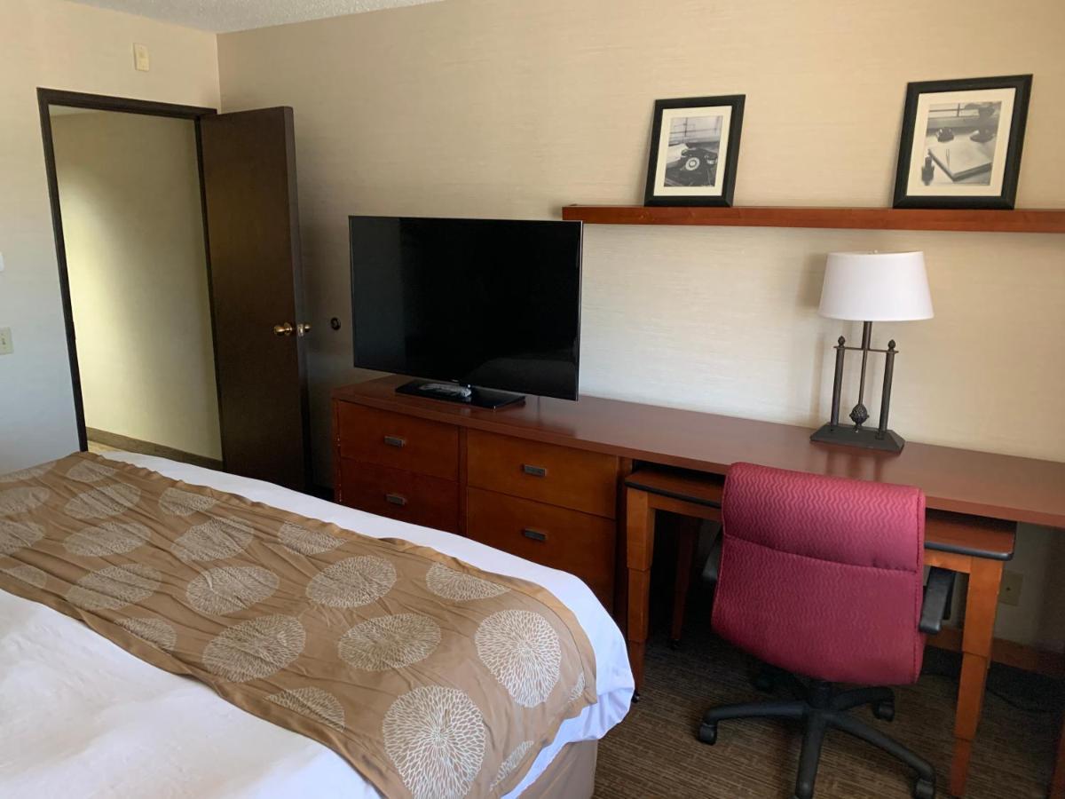Radisson Hotel Detroit-ファーミントンヒルズ エクステリア 写真