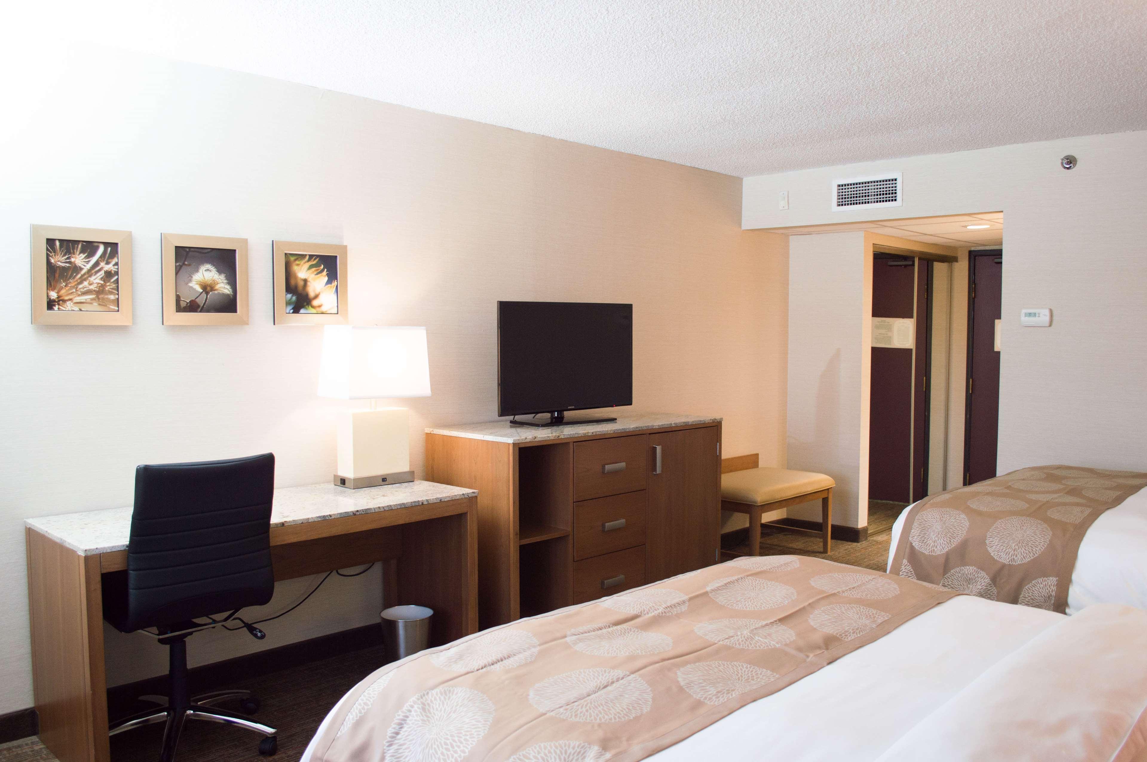 Radisson Hotel Detroit-ファーミントンヒルズ エクステリア 写真
