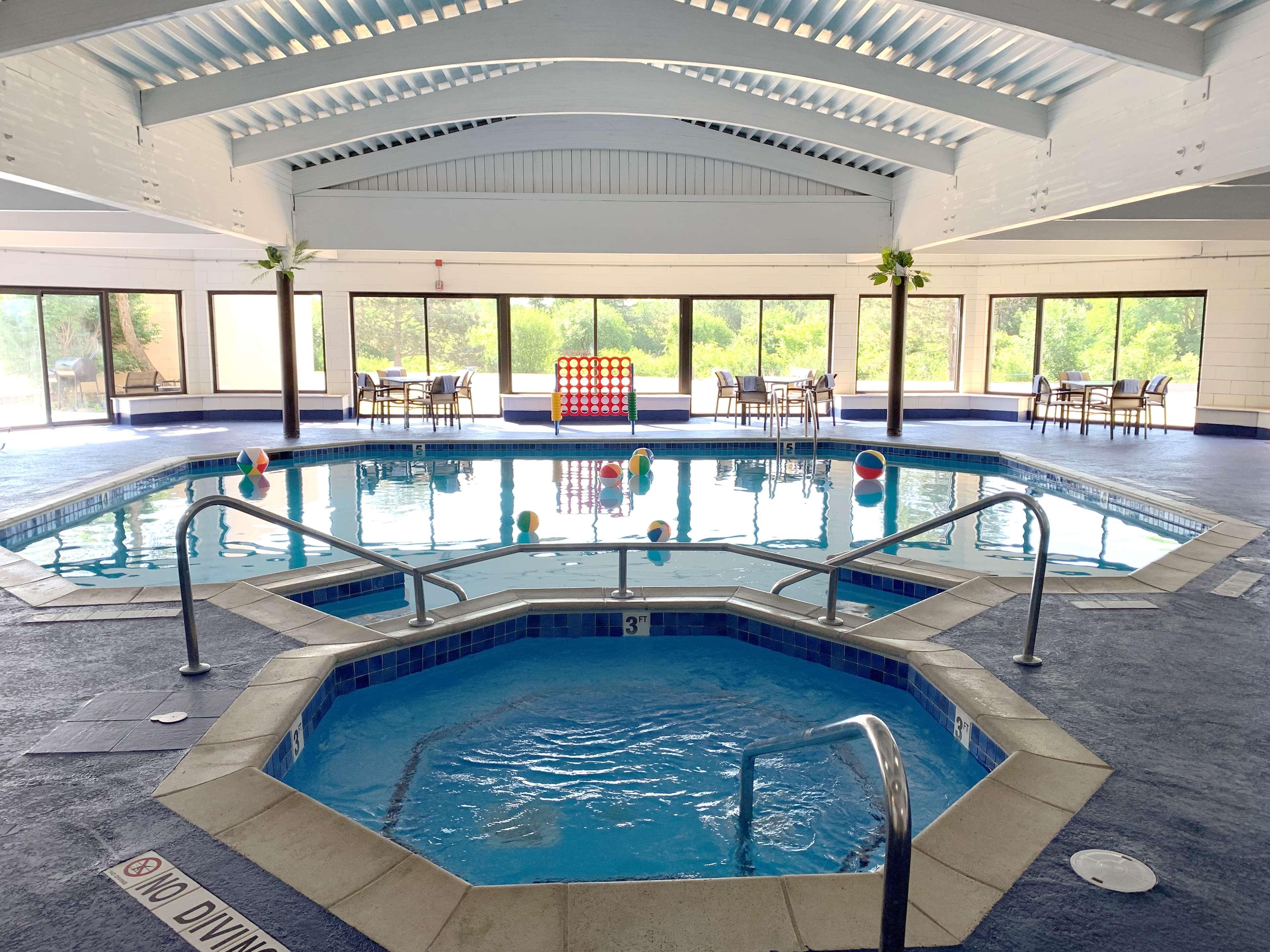 Radisson Hotel Detroit-ファーミントンヒルズ エクステリア 写真