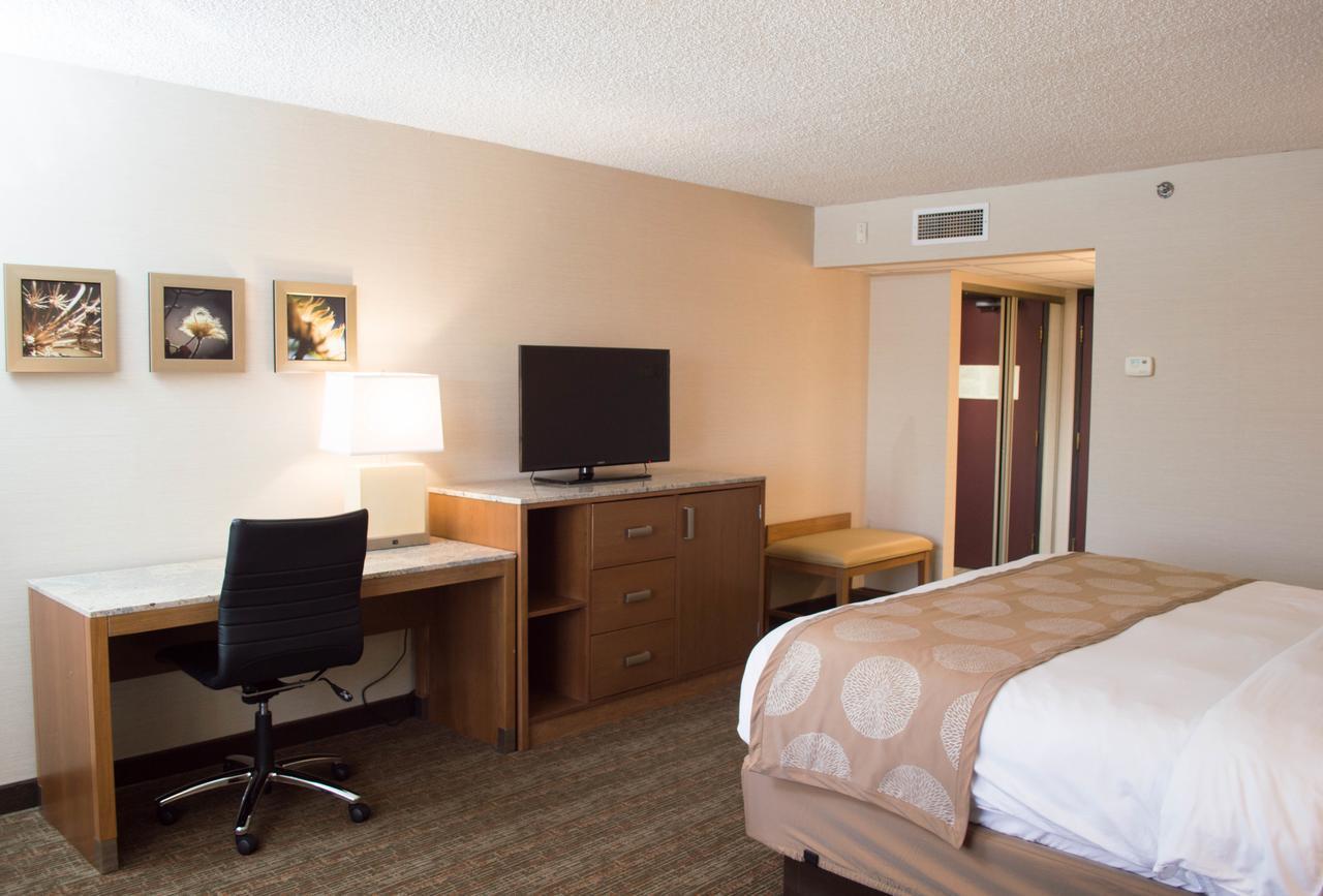 Radisson Hotel Detroit-ファーミントンヒルズ エクステリア 写真