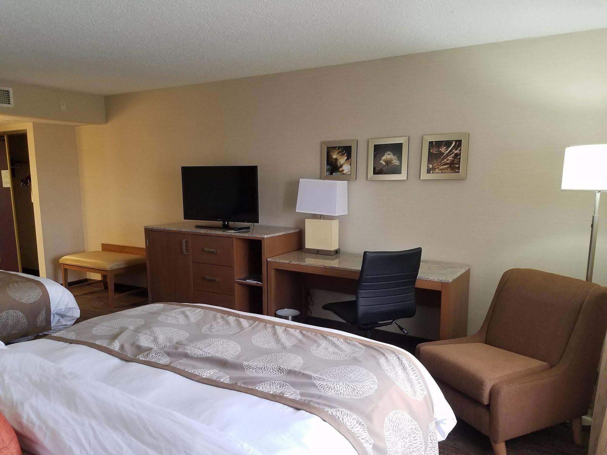 Radisson Hotel Detroit-ファーミントンヒルズ エクステリア 写真