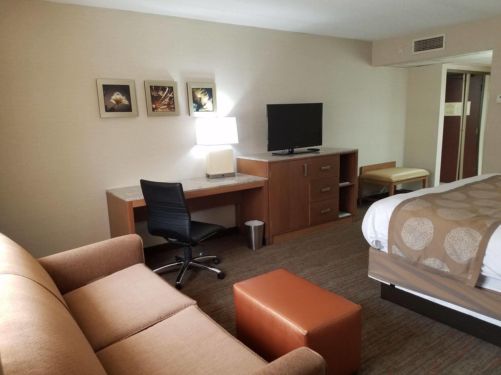 Radisson Hotel Detroit-ファーミントンヒルズ エクステリア 写真