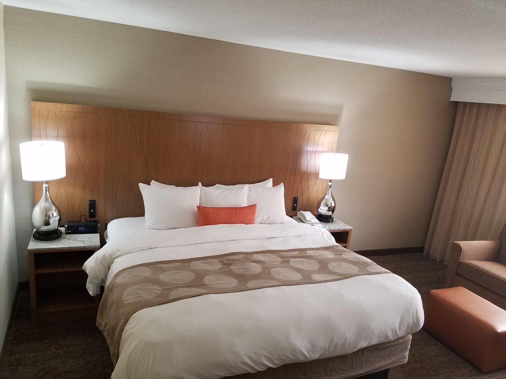 Radisson Hotel Detroit-ファーミントンヒルズ エクステリア 写真