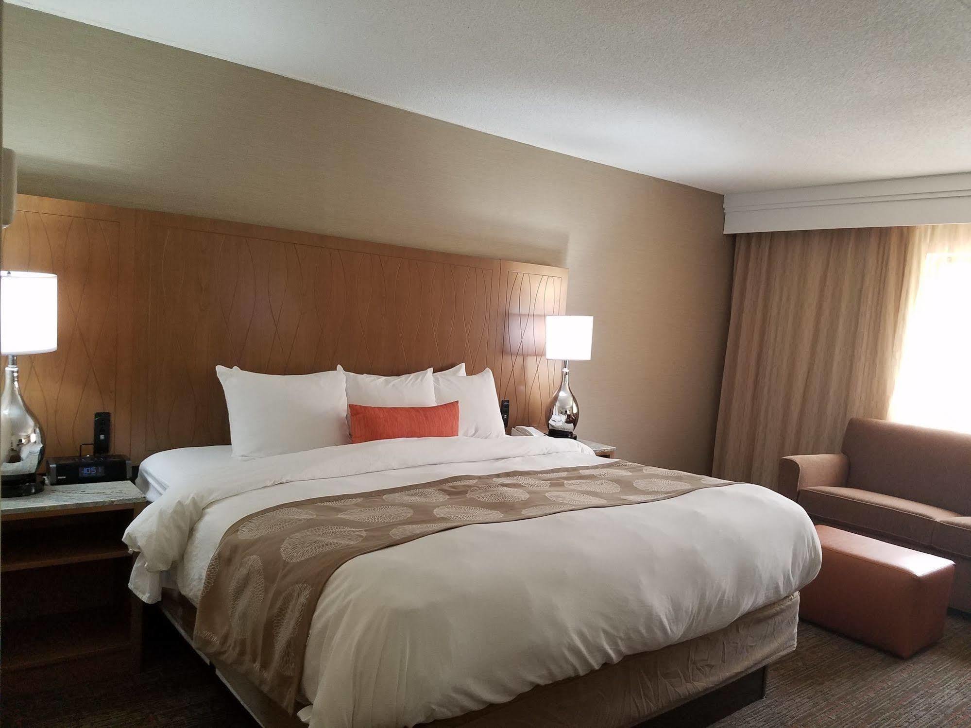 Radisson Hotel Detroit-ファーミントンヒルズ エクステリア 写真