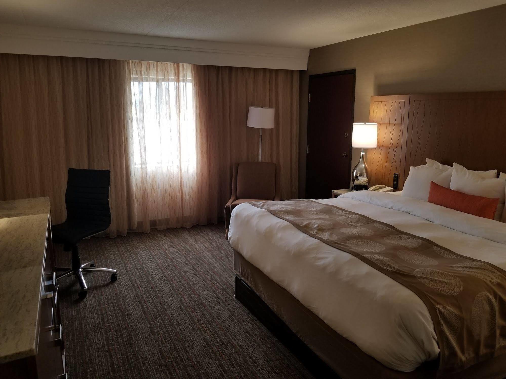 Radisson Hotel Detroit-ファーミントンヒルズ エクステリア 写真