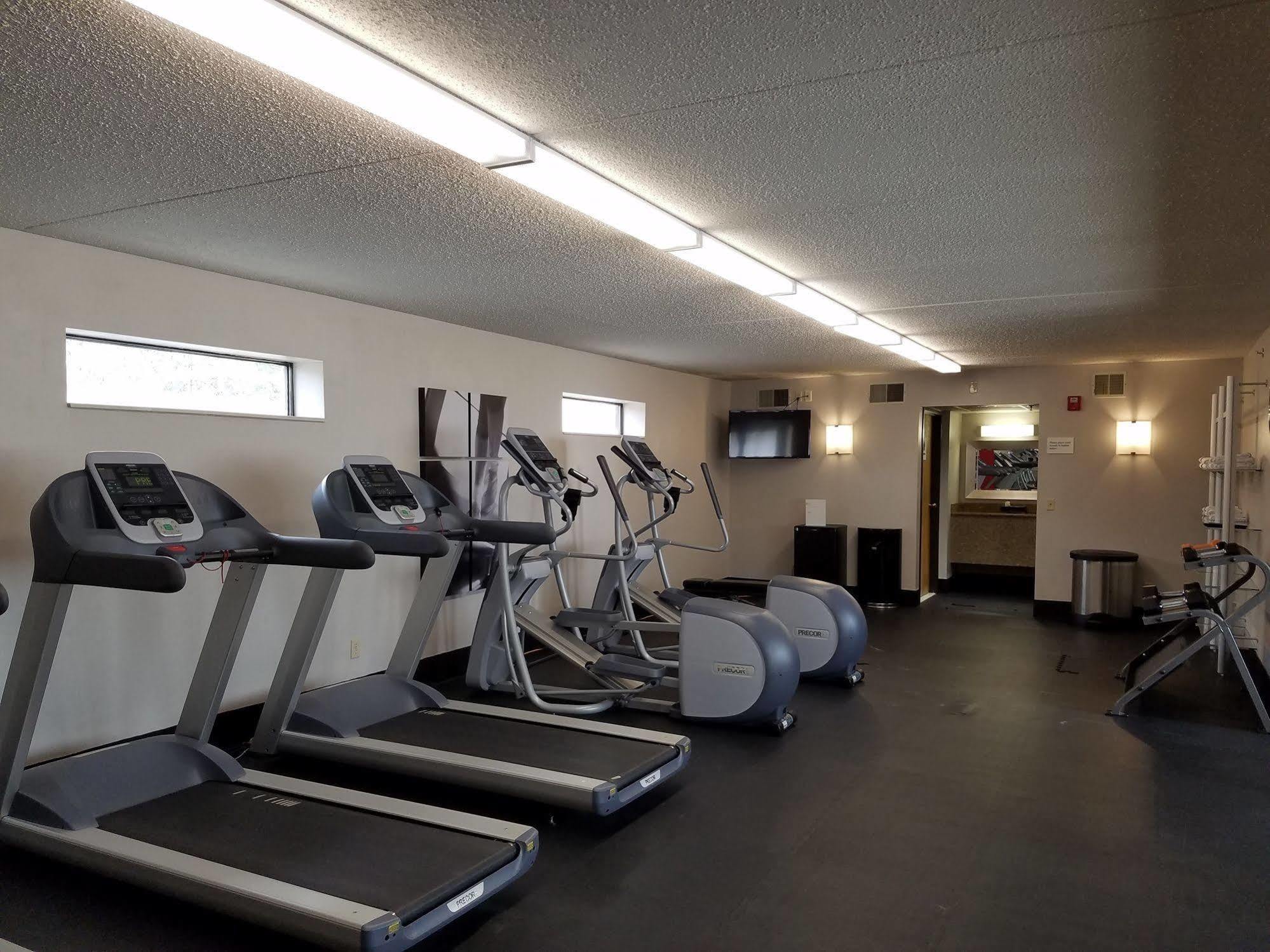 Radisson Hotel Detroit-ファーミントンヒルズ エクステリア 写真
