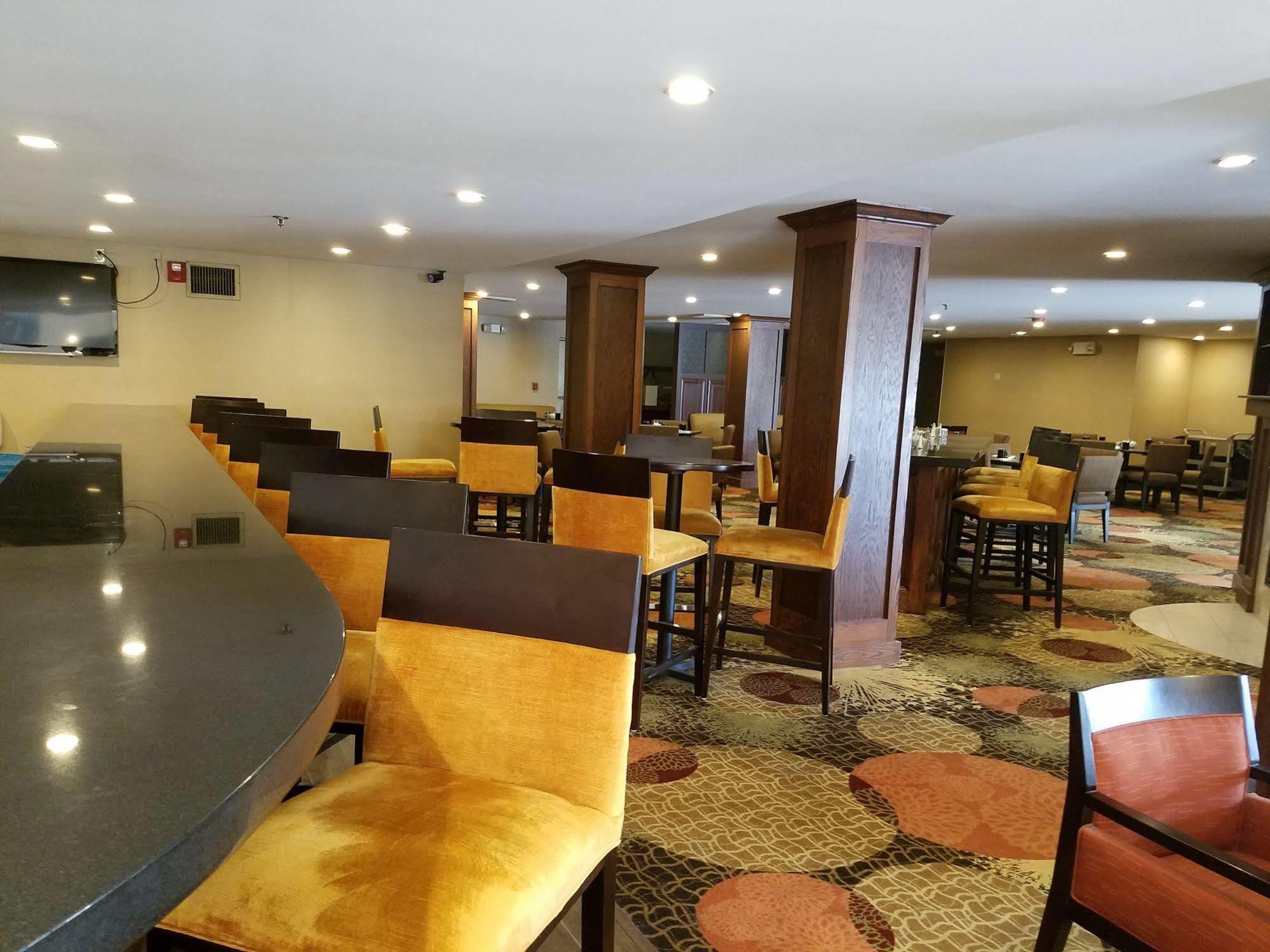 Radisson Hotel Detroit-ファーミントンヒルズ エクステリア 写真