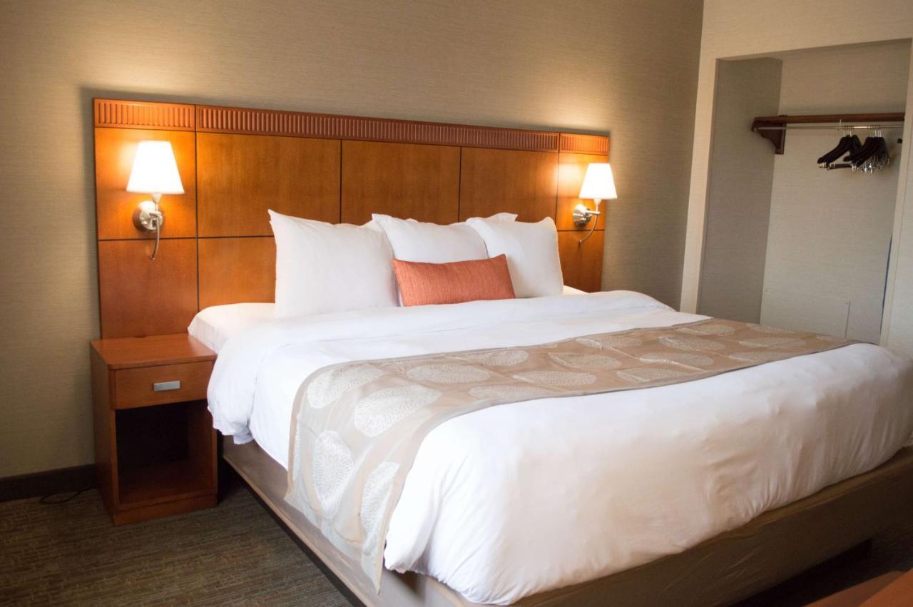 Radisson Hotel Detroit-ファーミントンヒルズ エクステリア 写真